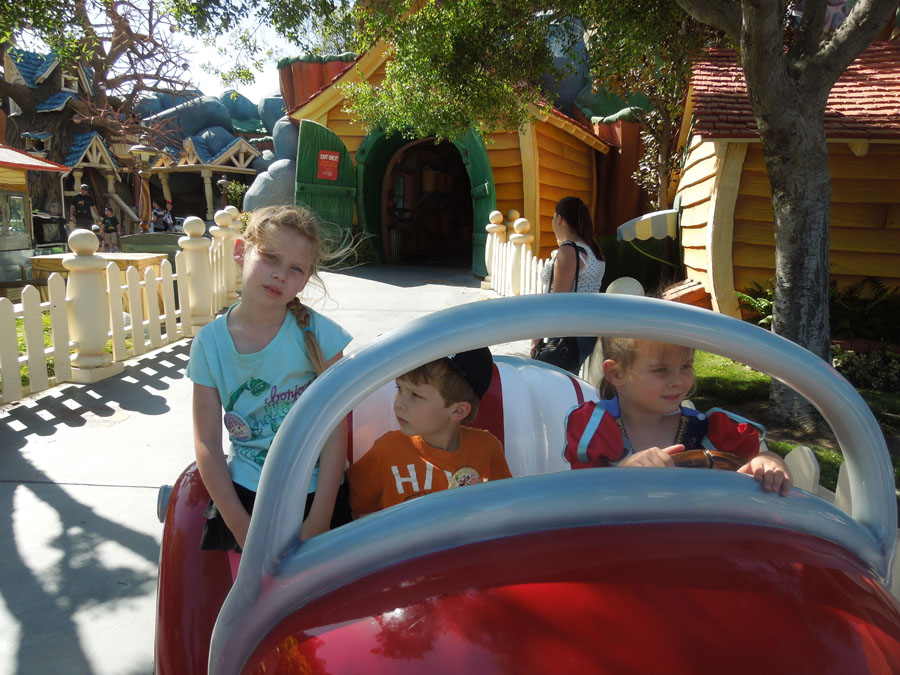 Disneyland Mickey's Toon Town Plaza
